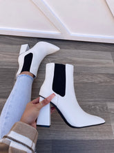 Load image into Gallery viewer, Cheyanne Booties- White
