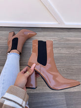 Load image into Gallery viewer, Cheyanne Booties- Camel
