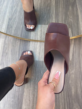 Load image into Gallery viewer, Lana Heel- Mocha
