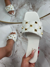 Load image into Gallery viewer, Paisley Sandals - White
