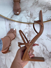 Load image into Gallery viewer, Peri heel- Camel
