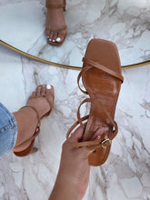 Load image into Gallery viewer, Peri heel- Camel
