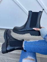 Load image into Gallery viewer, Chase Bootie- Black
