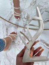 Load image into Gallery viewer, Niki Heels- Off White
