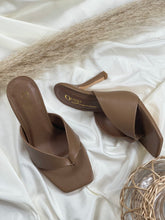 Load image into Gallery viewer, Naomi Heels - Mocha
