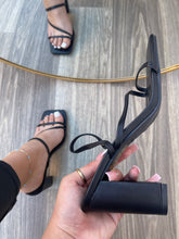 Load image into Gallery viewer, Marie Heel- Black

