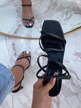 Load image into Gallery viewer, Peri heel- Black
