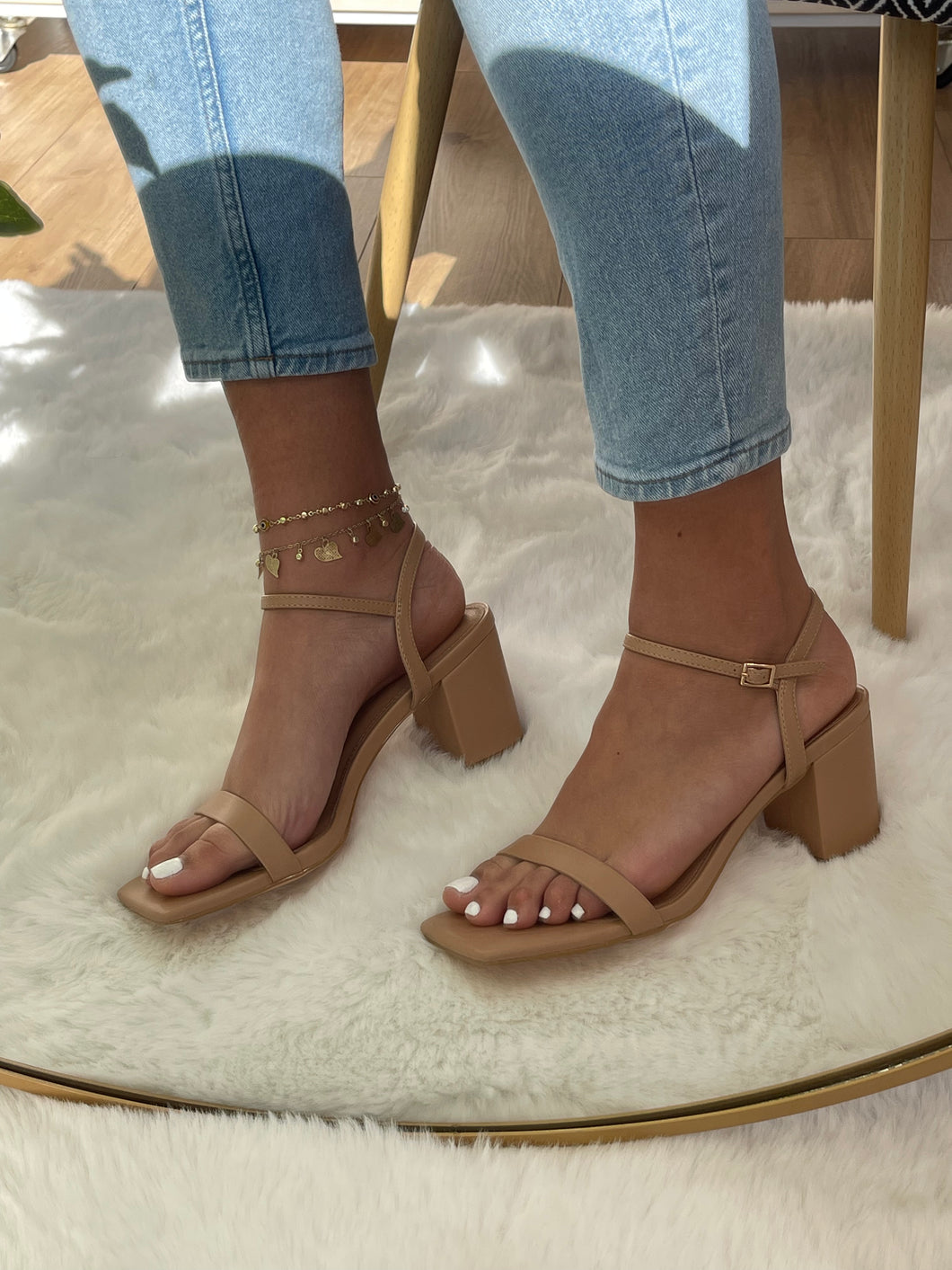 Amelia Heel - Nude