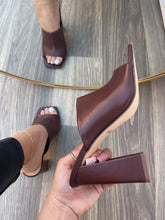 Load image into Gallery viewer, Lana Heel- Mocha
