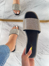 Load image into Gallery viewer, Selena Sandal- Black
